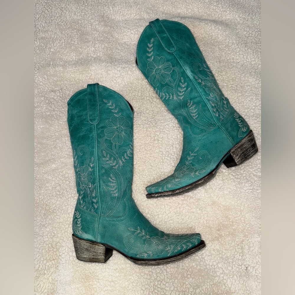 Lane “Ashlee Lace” Turquoise Boots - Picture 3 of 10